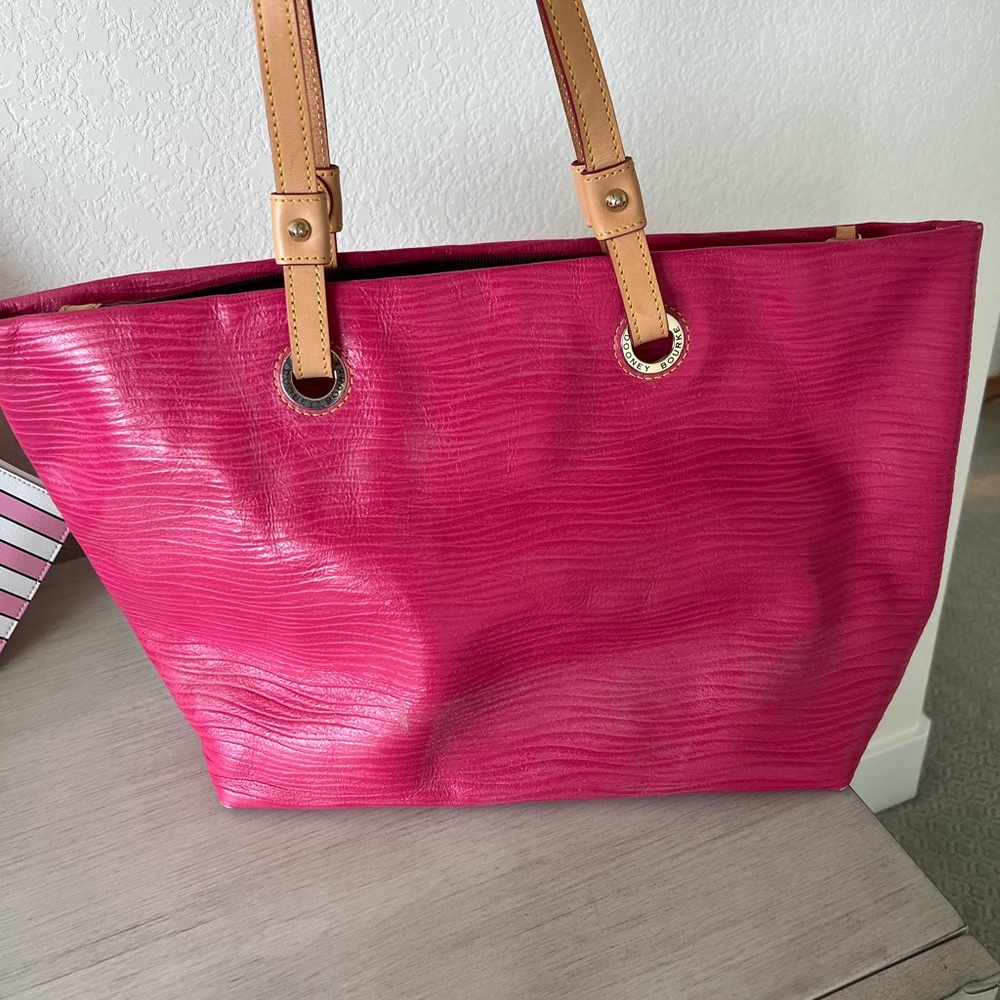 Dooney and Bourke tote purse